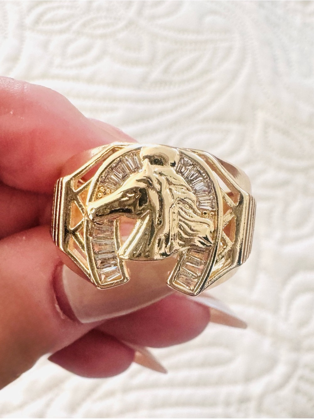 18K Gold Plated Horse Head Ring with Horseshoe Accent. Size 10